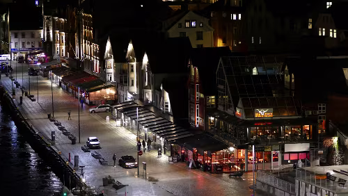 Bergen – Haugesund Von der Brücke die nach Risøy führt