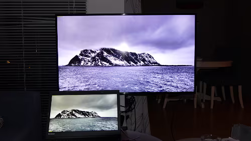 Bergen – Haugesund 49&Prime; im Hintergrund. Der H-A-M-M-E-R