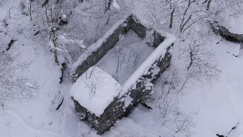 Rjukan Die Reste eines kleinen Wasserkraftwerkes