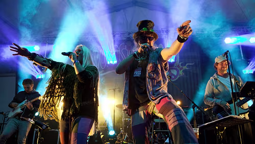 PolarJazz 2019 Lørdag 2. februar | Ca. 24:00 | Circus Dos Mosquitos | Huset (gratis buss fra Kulturhuset ca. kl. 23:30) Klar til å løfte taket på Huset?! Cirkus Dos Mosquitos...