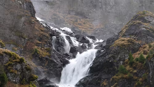 Vågsli - Bergen Am Låtefossen