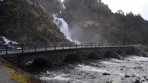 Vågsli - Bergen Am Låtefossen
