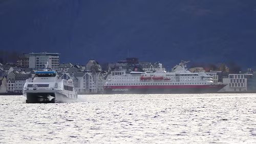 Ålesund – Trondheim Blick auf Ålesund von der Insel Vigra