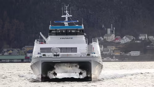 Ålesund – Trondheim Das Schnellboot von Ålesund kommt