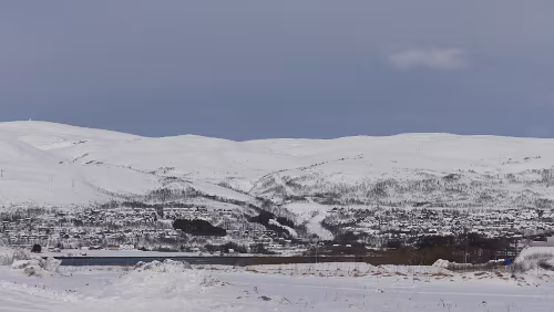 Tromsø – Longyearbyen Am Tromsø lufthavn Langnes