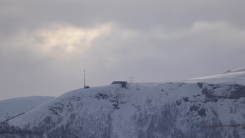 Tromsø – Longyearbyen Am Tromsø lufthavn Langnes