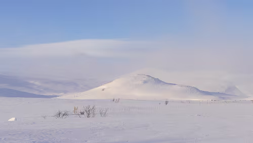 Tromsø – Vuollerim Kurz vor der Grenze, sie verläuft in 200m, das Wetter ist fantastisch