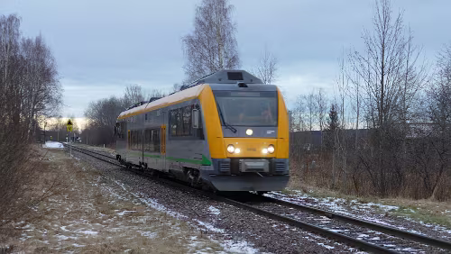 Sunne – Malmö In Västra Ämtervik, der Lokalzug fährt in Richtung Sunne