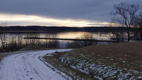 Sunne – Malmö Mellan-Fryken är den mellersta av de tre Frykensjöarna och ligger i Kils kommun och Sunne kommun i Värmland och ingår i Göta älvs huvudavrinningsområde. Sjön är...