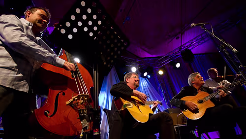 PolarJazz 2020 Hot Club de Norvège Hot Club de Norvège gjestet Polarjazz i 2011 og nå kommer de tilbake! Gruppa er en av de opprinnelige pionerene fra renessansen av Django...