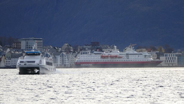 27.01.2020 – Ålesund – Trondheim Karte – Reiseroute Mo 27.01.2020 – Ålesund – Trondheim 5 Std. 35 Min. (300 km) über Molde 5 Std. 44 Min. (409 km) über...