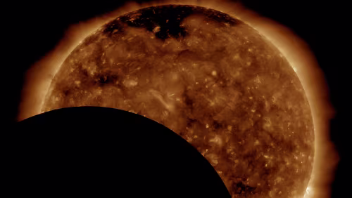 Kurios Da hat sich etwas vor die Sonne geschoben. – 