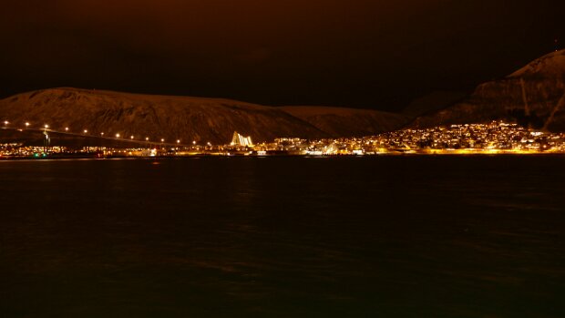 07.02.2022 Longyearbyen – – – Tromsø Karte – Reiseroute Mo 07.02.2022 Longyearbyen – – – Tromsø Aktuelle Wetteraussichten vv_Longyearbyen vv_Tromsoe...