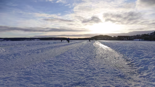 Sunne – Östersund Die beiden Wege rechts führen an einen Punkt an Land den ich 2020 schon mal zu Fuß am Ufer erreicht hatte.