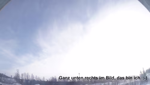 Vuollerim – Tromsø Ganz unten rechts im Bild, das bin ich. :-) Erst jetzt verstehe ich das, die Kamera hängt in dem Bahnwagon, den man auf dem nächsten Bild sieht. Dort kann man...