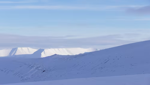 Ice cave tour with snowcat Da scheint die Sonne schon.