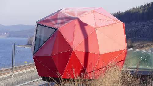 Hamar – Malmö Am Parkplatz „E6 Gardermoen–Biri“, vermutlich die Toilettenanlage.