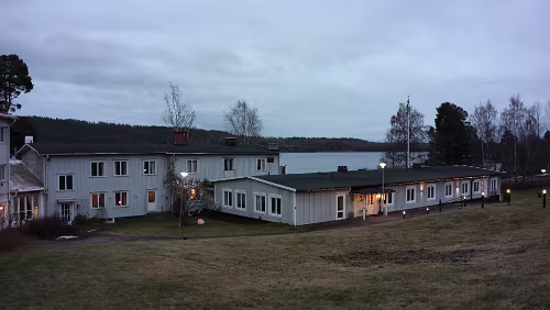 Helsingør – – Helsingborg – Sunne Am Hotel in Sunne, alles grün.