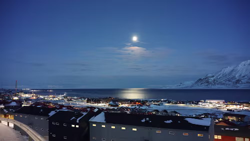 Longyearbyen Blick vom Aussichtspunkt am Wasserturm auf Longyearbyen. Links im Hintergrund der Flughafen.