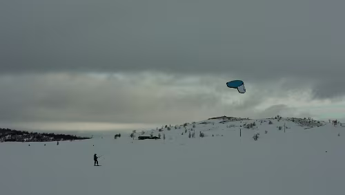 Geilo – Larvik – – Hirtshals – Aarhus Mit dem Kite-Drachen im Schnee surfen.