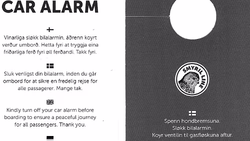 Hirtshals, am Fähranleger der Smyril Line Die Anweisungen sind eindeutig.