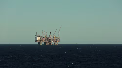 Auf See Was für ein Trümmer.