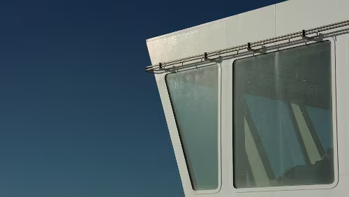 Auf See Könnte auch eine Aussichtsplattform auf einem hohen Gipfel sein.