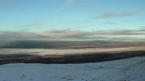 Seyðisfjörður – Mývatn Nach der Überquerung der Passstraße bietet sich ein erster imposanter Blick mit einer grandiosen Aussicht. Panorama