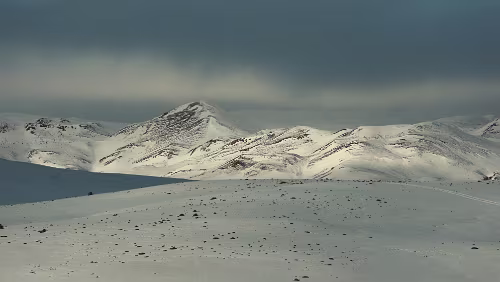 Seyðisfjörður – Mývatn Schnee so weit das Auge reicht.