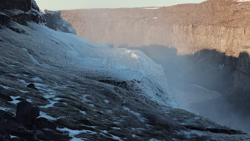 Seyðisfjörður – Mývatn Die Gischt schlägt sich nieder.