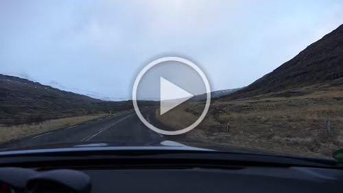 Seyðisfjörður Die Straße die von Seyðisfjörður nach Egilsstaðir führt.