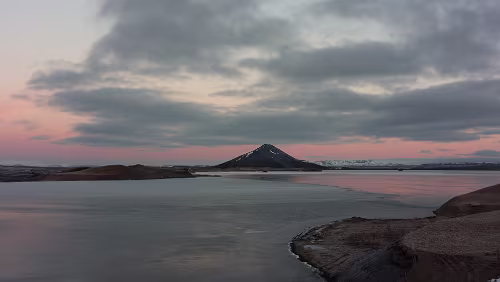 Mývatn Der Mývatn ist teilweise schon zugefroren.