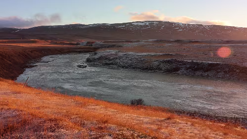 Varmahlíð – Reykjavík Der Fluss Blanda auf dem Weg ins Meer, in „ Blönduós “.