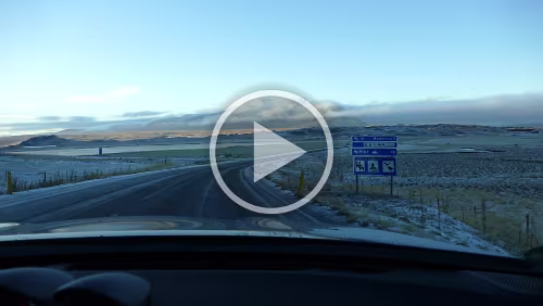 Varmahlíð – Reykjavík Grandioses Wetter, die Straße immer noch leicht verschneit. Anfahrt Parkplatz von Þrístapar.