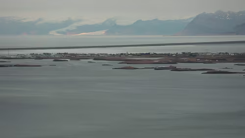 Höfn í Hornafirði – Egilsstaðir Blick nach Osten vom Aussichtspunkt Vestrahorn aus, quasi der Gipfel der alten Passtraße „Almannaskarð“ an der Ringstraße. In der Ferne kann man Höfn í...