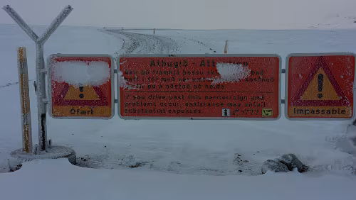 Egilsstaðir – – Tórshavn Die Straße ist gesperrt.