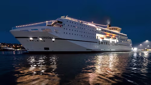 Das Schiff MS Norröna an Weihnachten / Tórshavn