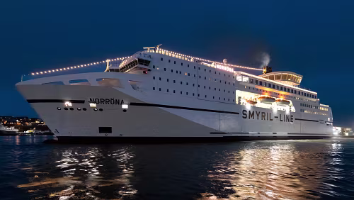 Das Schiff MS Norröna an Weihnachten / Tórshavn