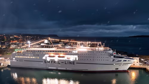 Das Schiff MS Norröna an Weihnachten / Tórshavn