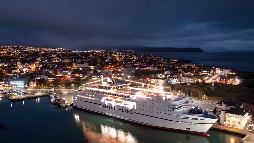 Das Schiff MS Norröna an Weihnachten / Tórshavn