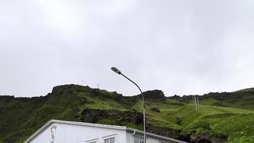 05.11.2023 Puffin Hotel Vík Puffin Hotel Vík Víkurbraut 26 870 Vík í Mýrdal Ísland Kostenfrei Parken am Hotel.