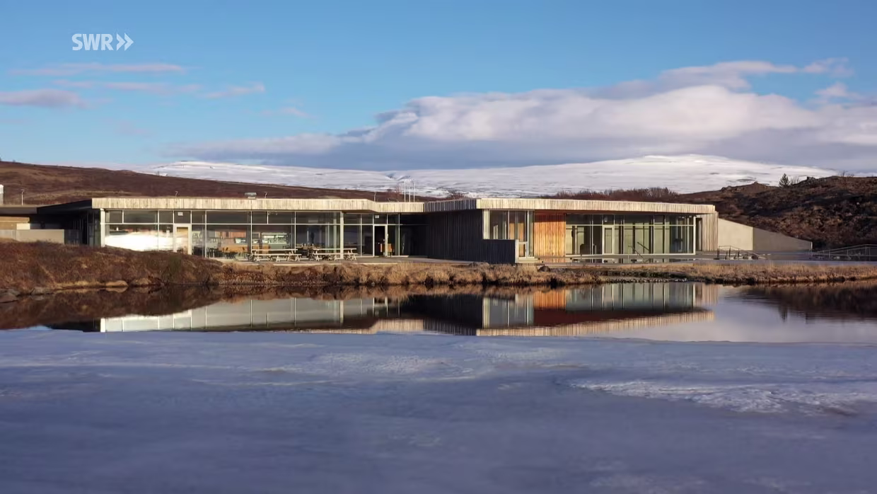 SWR vom 03.12.2023 Island im Winter - Glühende Lava und ewiges Eis Island ist ein besonderes spektakuläres Reiseziel: Gewaltige Natur in...