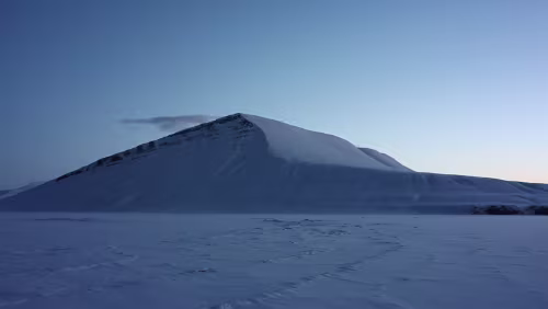Snowmobile Safari to Grønfjorden „Herrfjellstupet“.