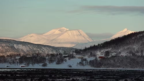 Tromsø – Skarberget – – Bognes – Bodø An der [E6] in Håkvik.