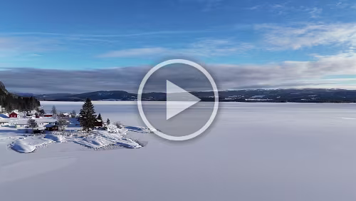 Mosjøen – Trondheim Die [E6] verläuft hier am Snåsavatnet entlang.
