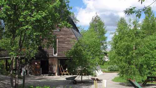 Ájtte Svenskt Fjäll- och Samemuseum Fjällträdgårdens informationsbyggnad. Foto: Ájtte, Göran Sjöberg