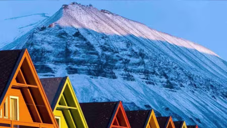 PolarJazz 2024 Siden Svalbard ble oppdaget av den nederlandske kapteinen Willem Barentsz i 1596 er denne øya 74° nord i disse dager veldig enkel å komme seg til. Du kan reise...