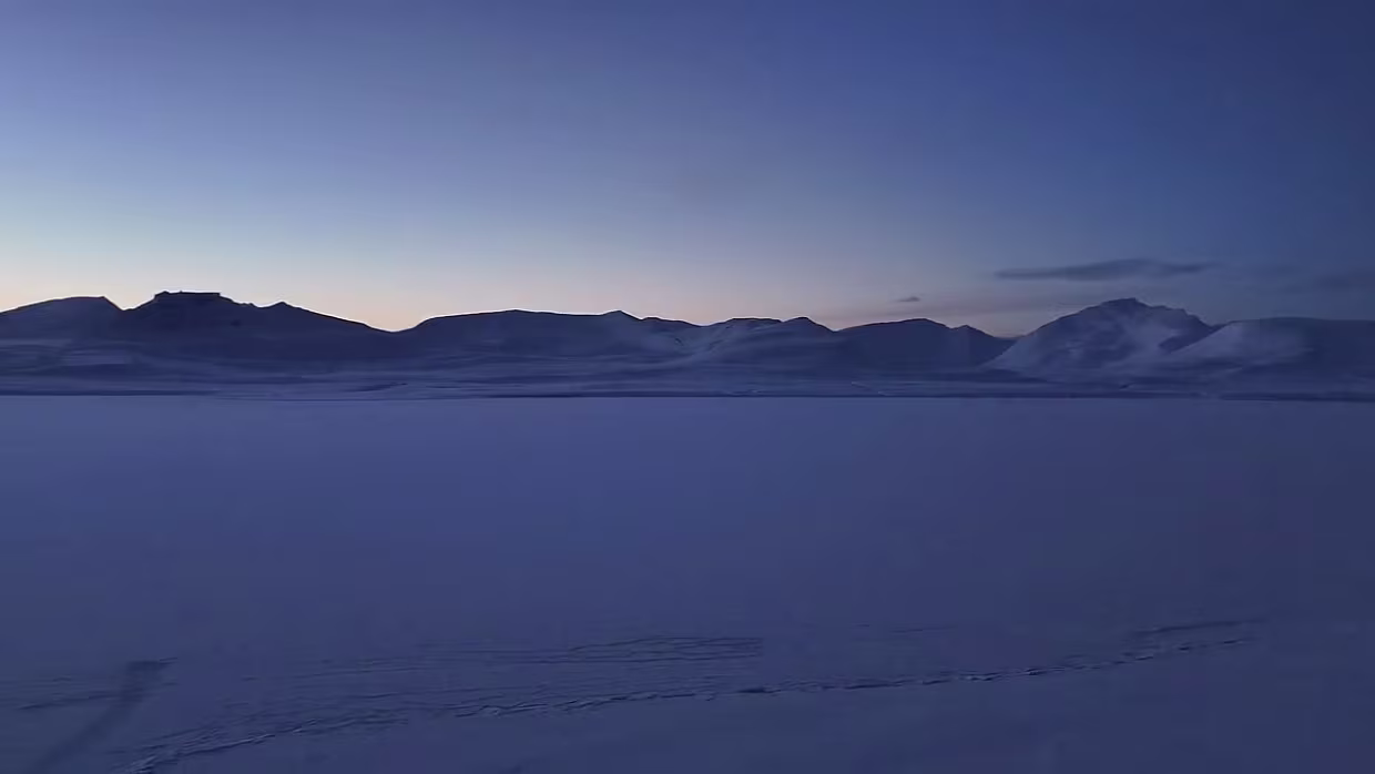 03.02.2024 Longyearbyen 1 Karte – Reiseroute Sa 03.02.2024 Longyearbyen Unterkunft Unterkunft Aktuelle Wetteraussichten vv_Longyearbyen...