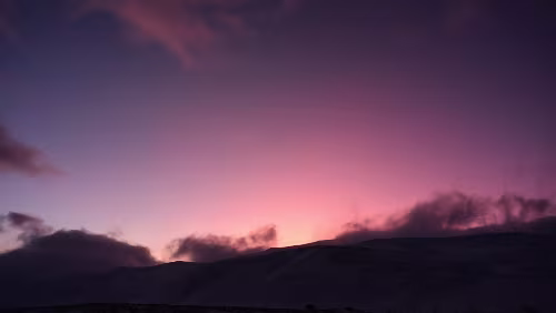 Snøscootertur til Elveneset Am Endpunkt der heutigen Tour angekommen. In Richtung Süden wird es richtig hell.