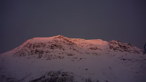 Tromsø – Skarberget – – Bognes – Bodø Am Rastplatz „Sarasteinen“.